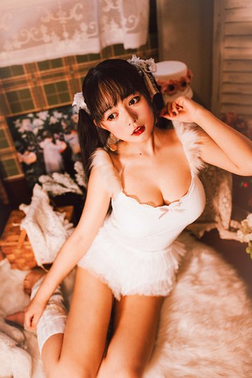 白色双马尾 - 封面图