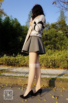 《光晕散落的丝袜》糖糖 - 封面图