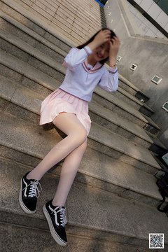 《初冬的学院白丝袜》苏苏 - 封面图