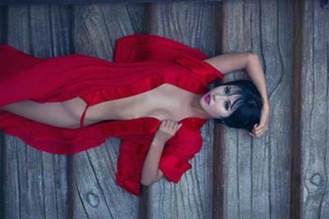 娜依灵儿 云曼旅拍花絮MV - 封面图