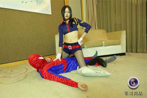 VN.043 严佳丽首部写真视频 - 封面图