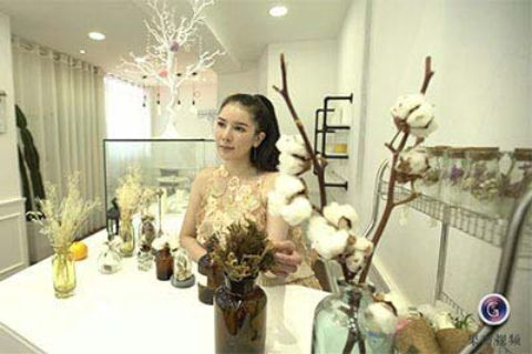 VN.055 李丽莎街拍视频 - 封面图