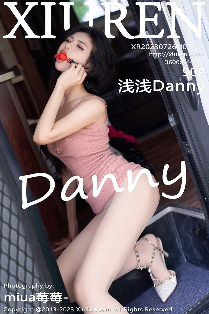 [XiuRen秀人网] 2023.07.26 No.7137 浅浅Danny 粉色连衣裙户外拍摄