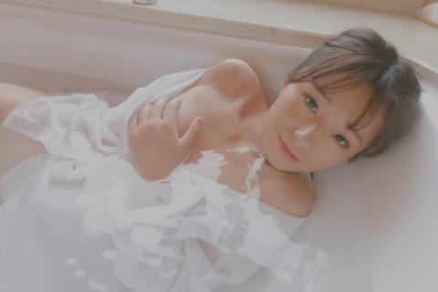 VN.037 仓井优香 浴池湿身写真视频 - 封面图