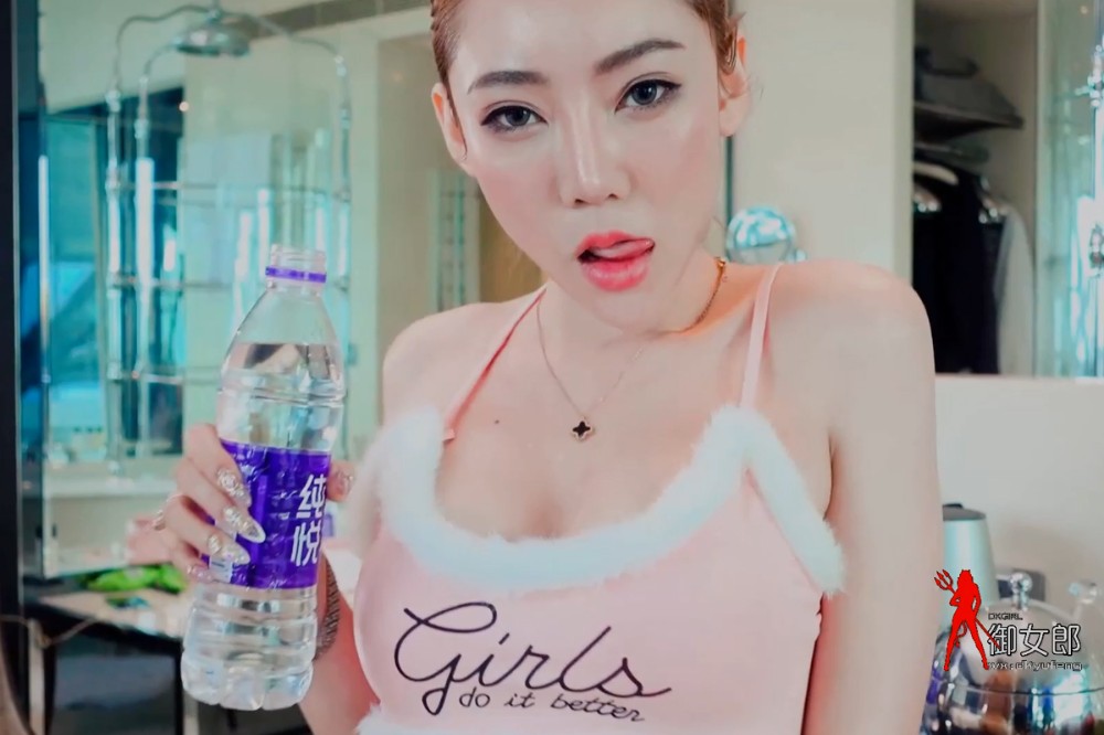 [DKGirl御女郎] 2018.10.26 VN.035 萌汉药baby北京第一季写真视频