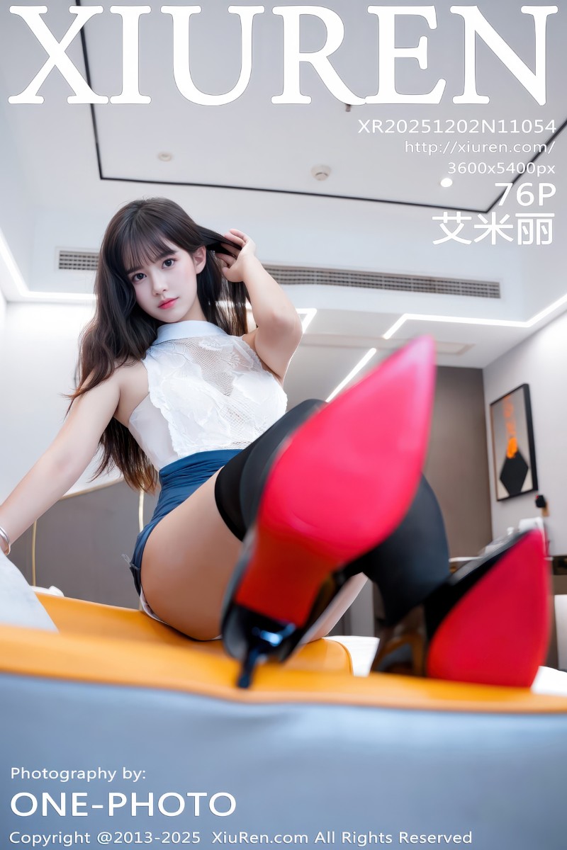 [XiuRen秀人网] 2025.12.02 No.11054 艾米丽 性感蓝色包臀裙